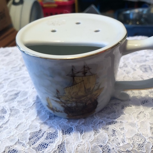 White and Gold Decorative vintage shaving mug by Royal London Gentlemen. - Picture 8 of 8